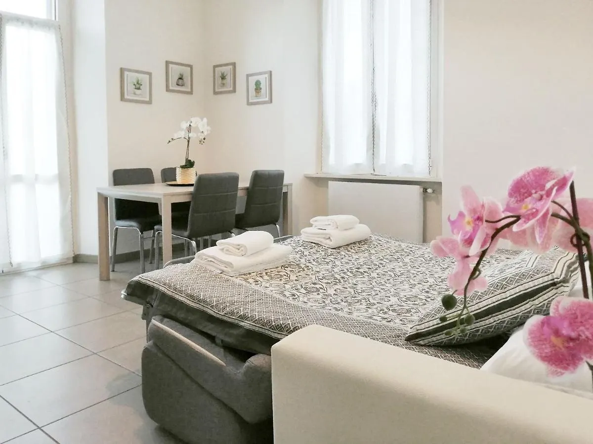 Appartamento Aida - Near The Center With Private Parking E Ac Como Apartment
