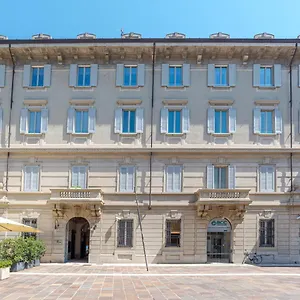  Apartment Broletto - By Myhomeincomo